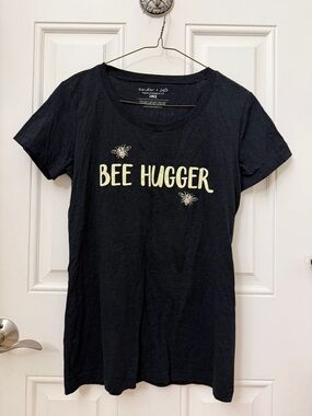 Women’s Black 'Bee Hugger' Short Sleeve Graphic Tee